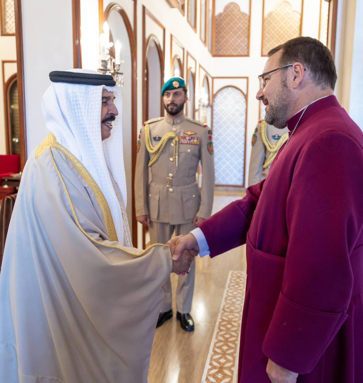 الملك يستقبل صاحب النيافة المطران الدكتور حسام نعوم رئيس أساقفة القدس للكنيسة الأسقفية في القدس والشرق الأوسط