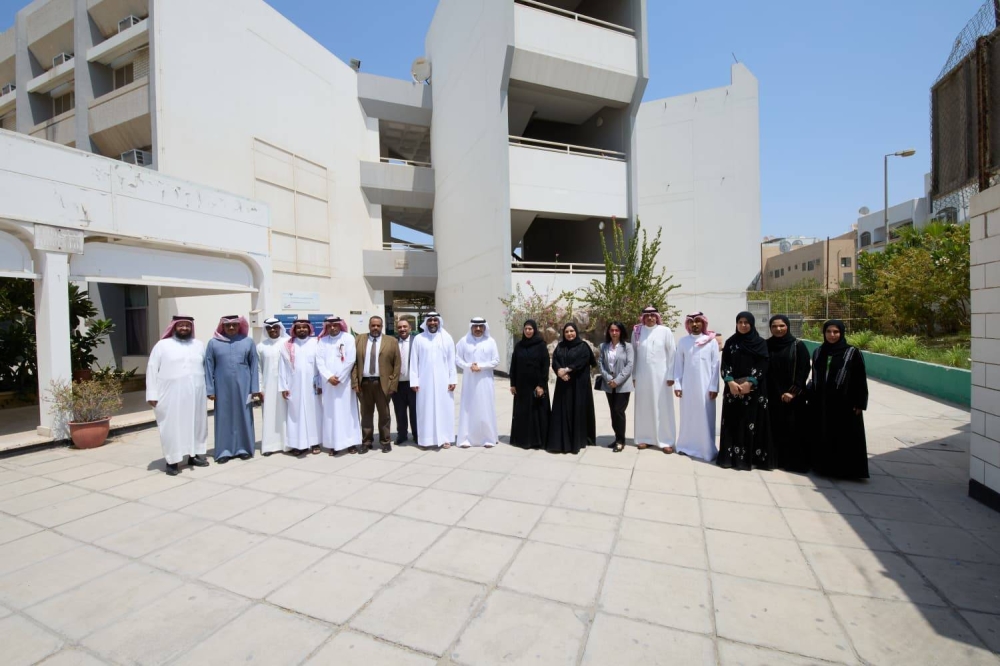 وزير التربية والتعليم يزور مدارس النعيم وأحمد العمران والفاتح الثانوية للبنين