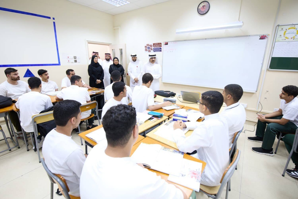 وزير التربية والتعليم يزور مدارس النعيم وأحمد العمران والفاتح الثانوية للبنين