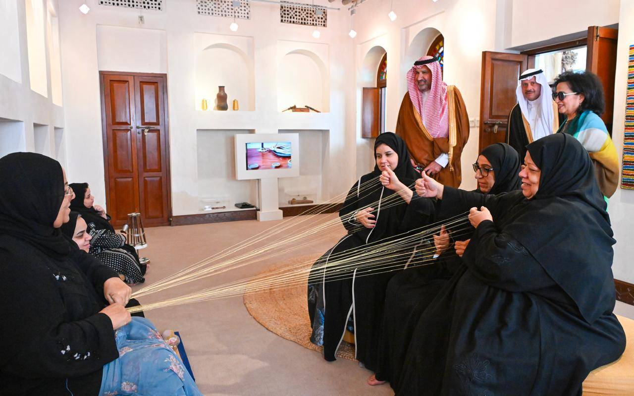 المستشار الخاص لخادم الحرمين يزور مركز الشيخ إبراهيم بن محمد آل خليفة للثقافة والبحوث