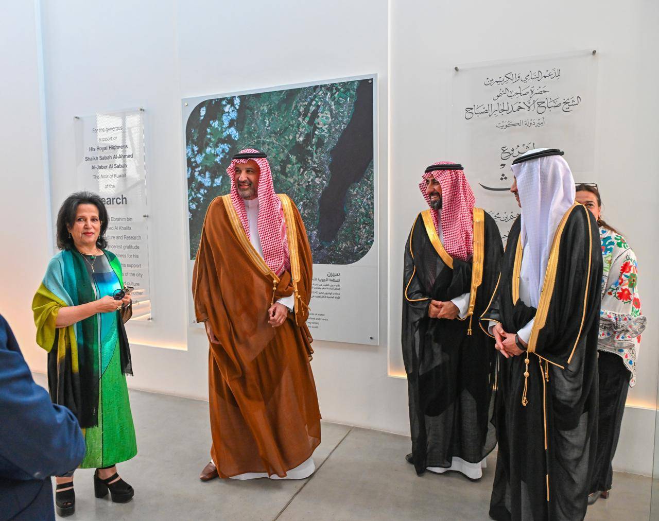 المستشار الخاص لخادم الحرمين يزور مركز الشيخ إبراهيم بن محمد آل خليفة للثقافة والبحوث