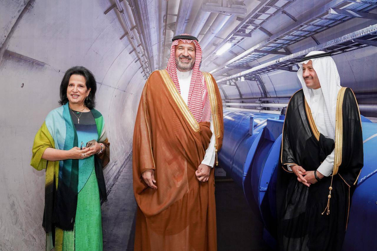 المستشار الخاص لخادم الحرمين يزور مركز الشيخ إبراهيم بن محمد آل خليفة للثقافة والبحوث