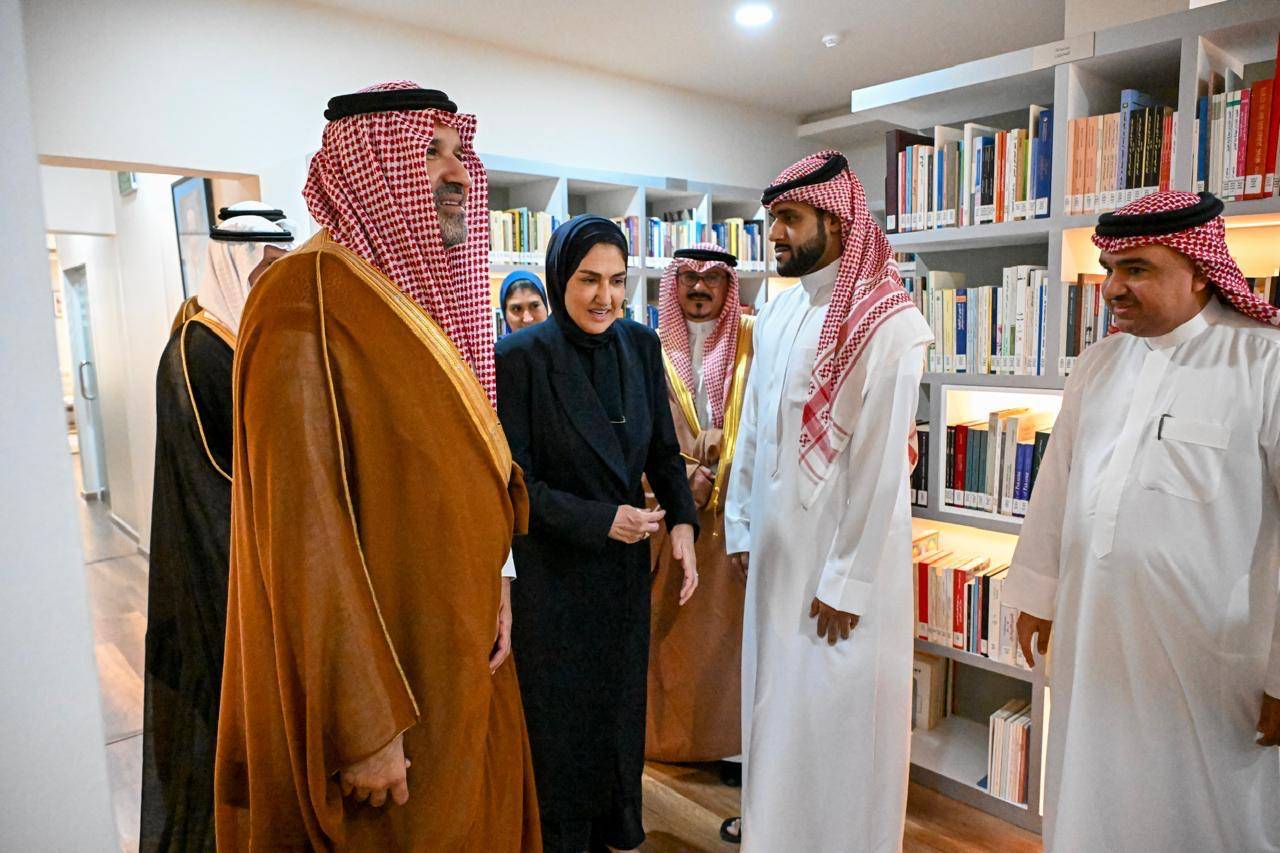 المستشار الخاص لخادم الحرمين يزور دارة محمد جابر الأنصاري للفكر والثقافة