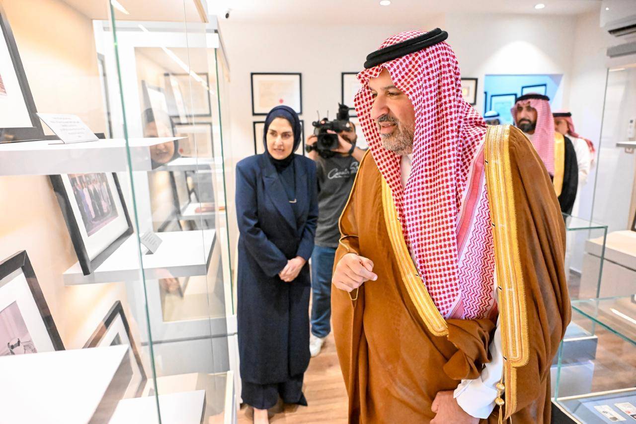 المستشار الخاص لخادم الحرمين يزور دارة محمد جابر الأنصاري للفكر والثقافة