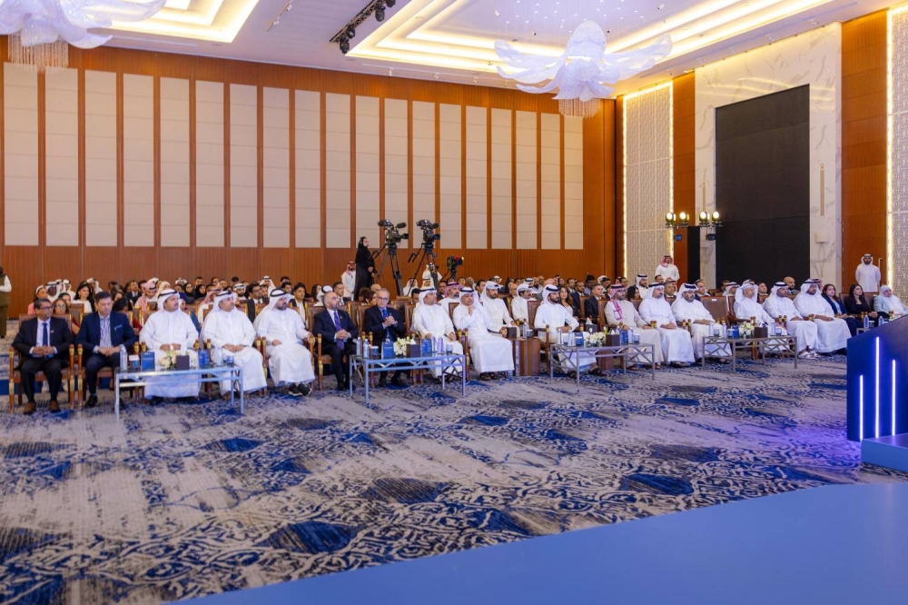 ناصر بن حمد يحضر حفل تدشين شركة &laquo;أسري&raquo; لمشروع الطاقة الشمسية