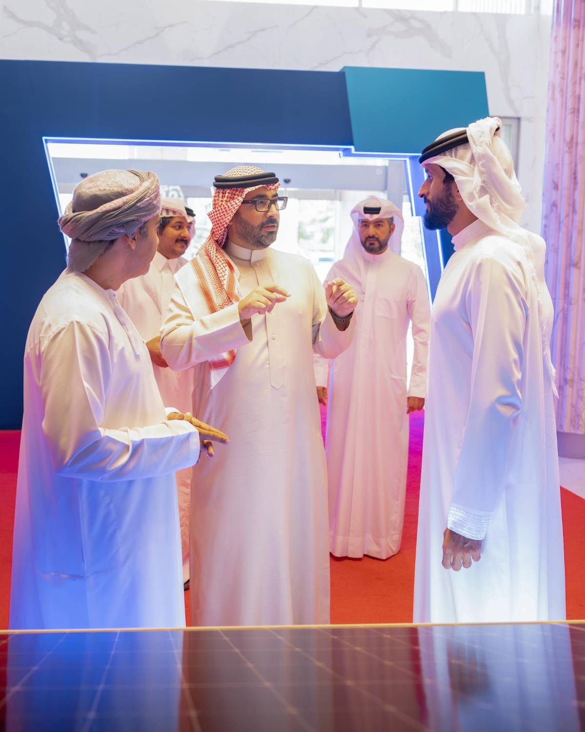 ناصر بن حمد يحضر حفل تدشين شركة &laquo;أسري&raquo; لمشروع الطاقة الشمسية