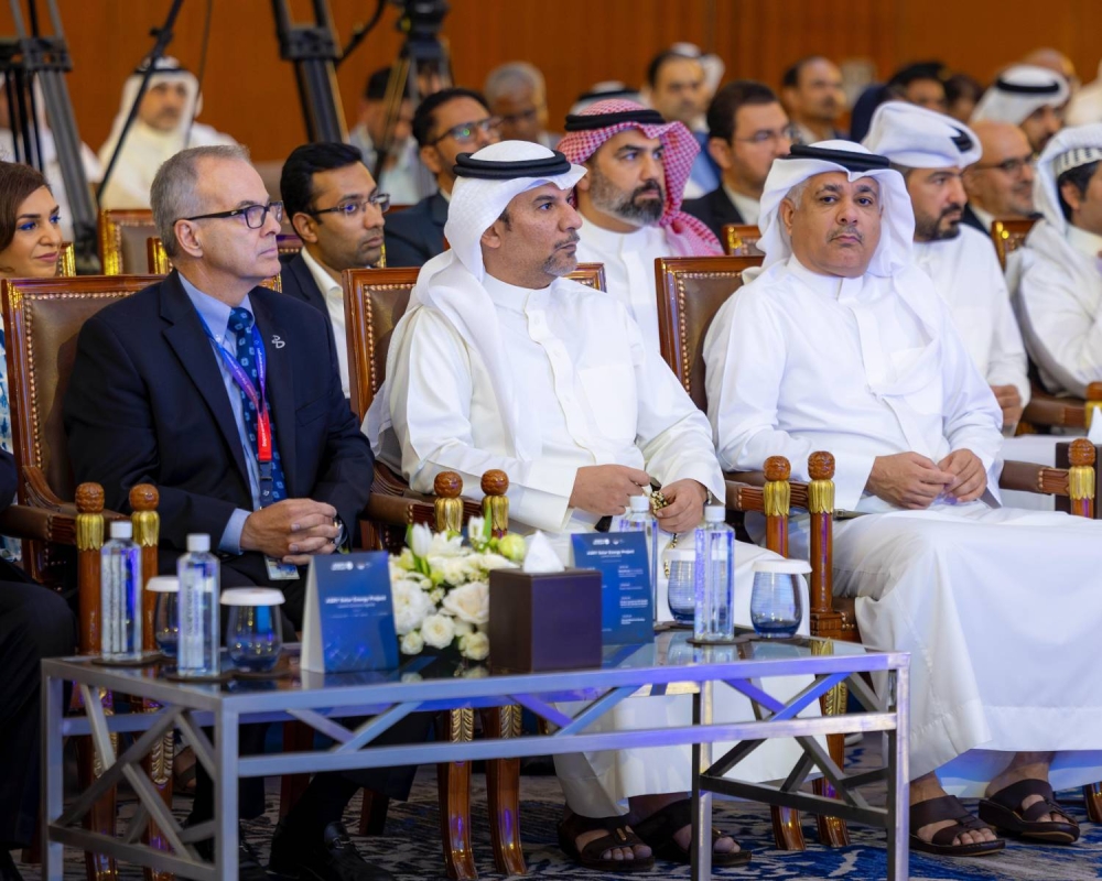 ناصر بن حمد يحضر حفل تدشين شركة &laquo;أسري&raquo; لمشروع الطاقة الشمسية