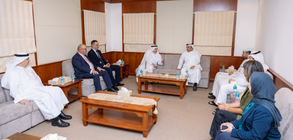 وزير الإعلام: "جلف ديلي نيوز" تنقل رسالة البحرين الحضارية