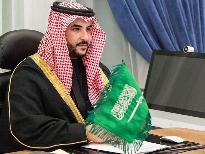 اتصال هاتفي بين وزير الدفاع السعودي ورئيس الوزراء القطري لبحث التطورات الإقليمية