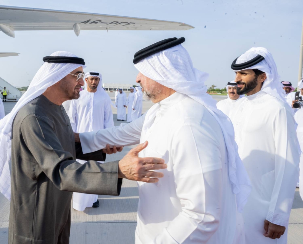 الملك في مقدمة مودعي رئيس الإمارات  لدى مغادرته البلاد