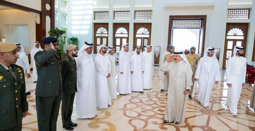 الملك في مقدمة مودعي رئيس الإمارات  لدى مغادرته البلاد