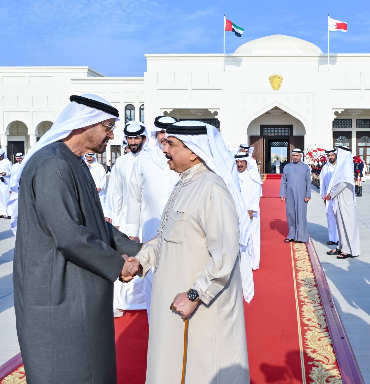 الملك في مقدمة مودعي رئيس الإمارات  لدى مغادرته البلاد