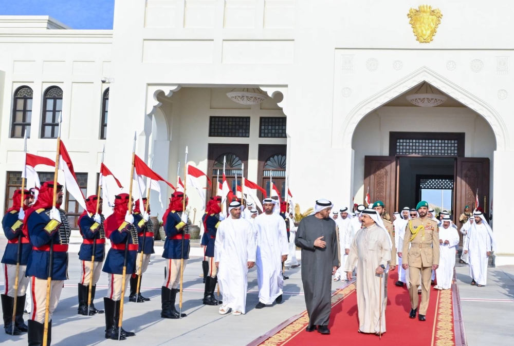 الملك في مقدمة مودعي رئيس الإمارات  لدى مغادرته البلاد