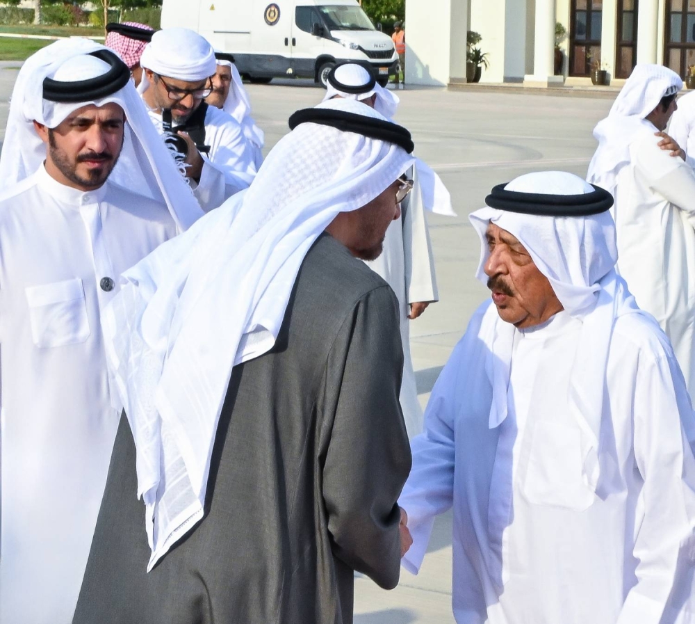 الملك في مقدمة مودعي رئيس الإمارات  لدى مغادرته البلاد