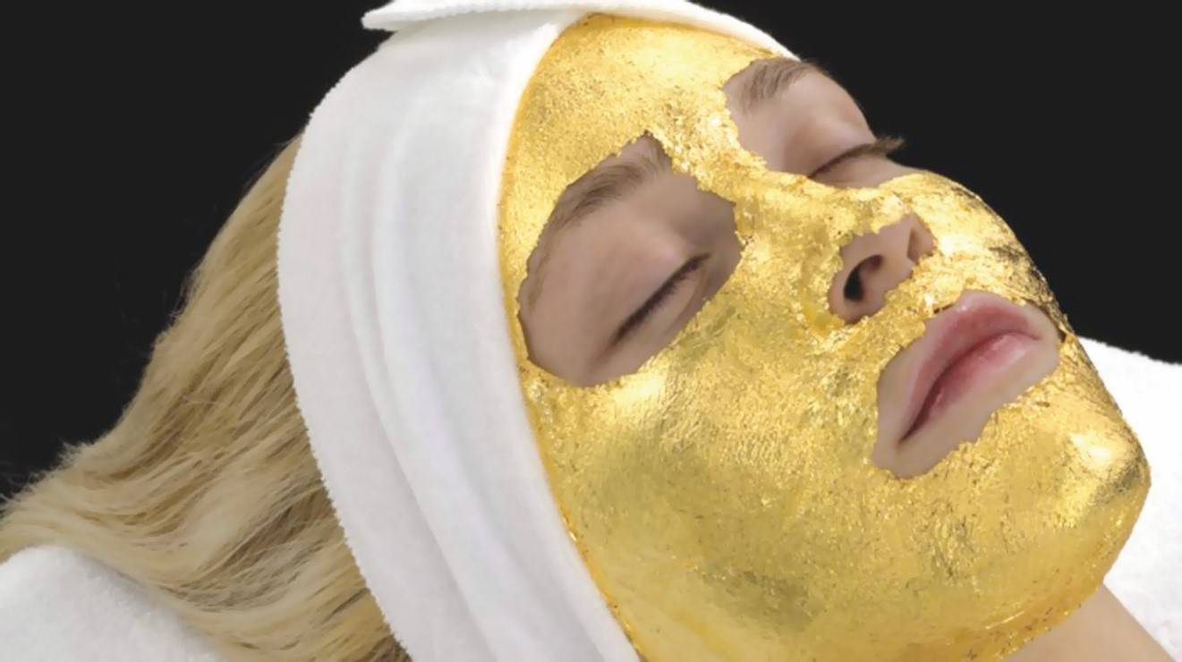 لإشراقة نضرة.. طريقة تحضير ماسك الذهب للبشرة