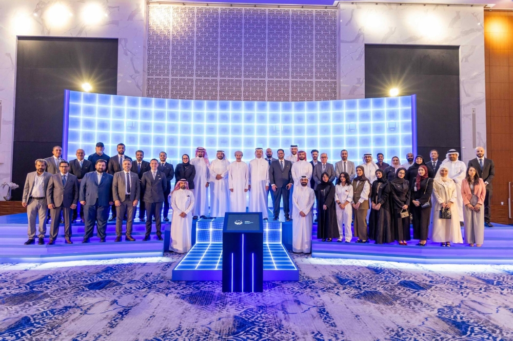 ناصر بن حمد: مشروع "أسري" للطاقة الشمسية يجسد الرؤية المستقبلية للمملكة في الابتكار البيئي والتحول للطاقة النظيفة