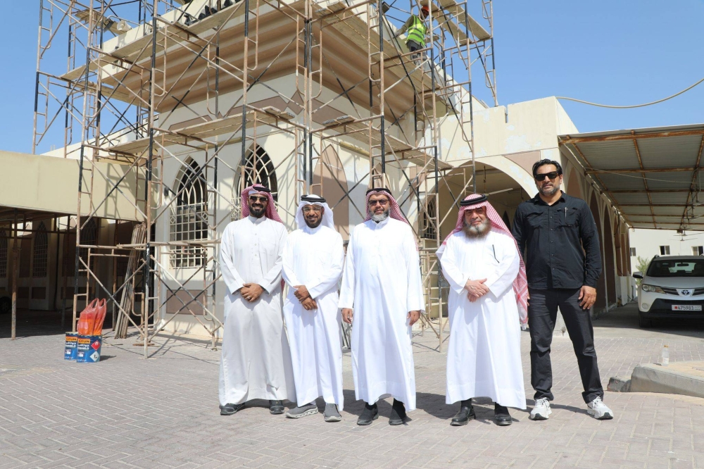 مدير عام "السنية" يتفقد سير أعمال الصيانة في جامع فاطمة بنت الرسول بمدينة حمد