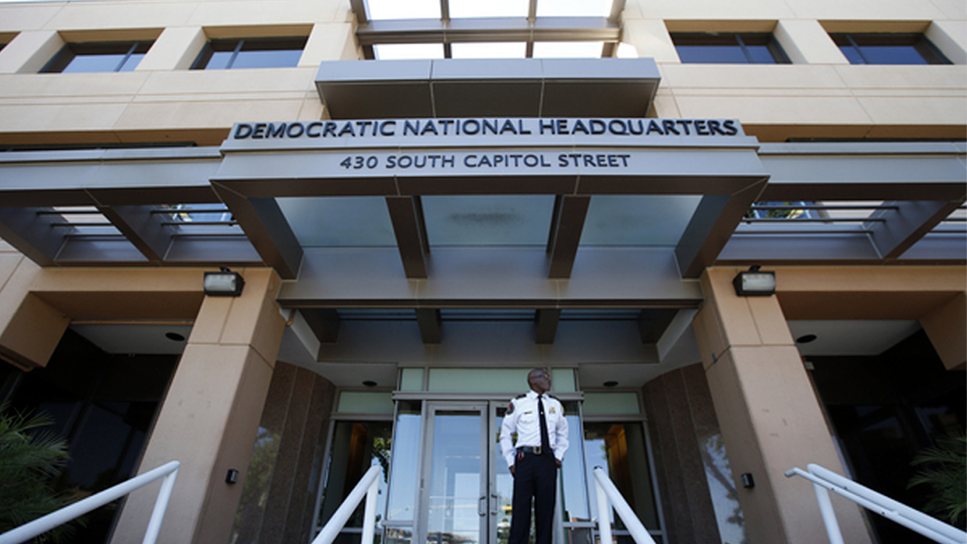 مقر المؤتمر الوطني الديمقراطي بواشنطن يتلقى تهديداً بوجود قنبلة والشرطة تفتشه