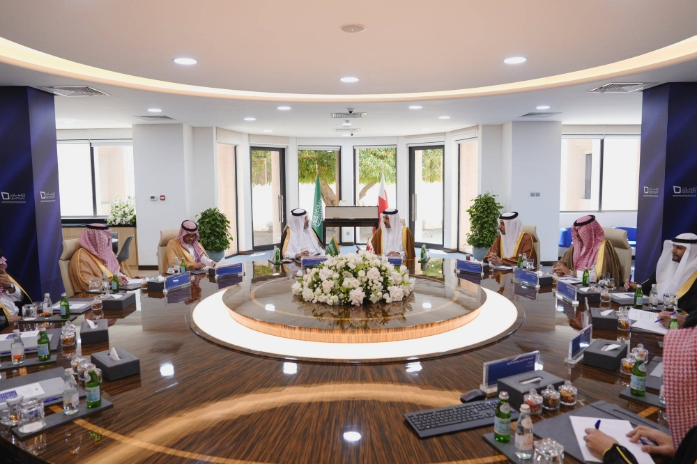 الأمير فيصل بن سلمان يزور &laquo;دراسات&raquo; ويؤكد عمق العلاقات السعودية البحرينية