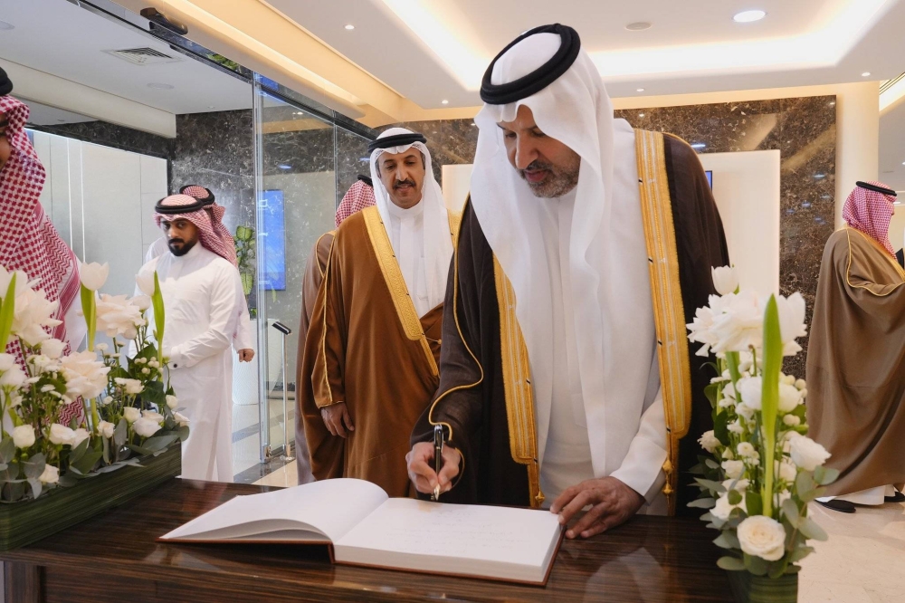 الأمير فيصل بن سلمان يزور &laquo;دراسات&raquo; ويؤكد عمق العلاقات السعودية البحرينية