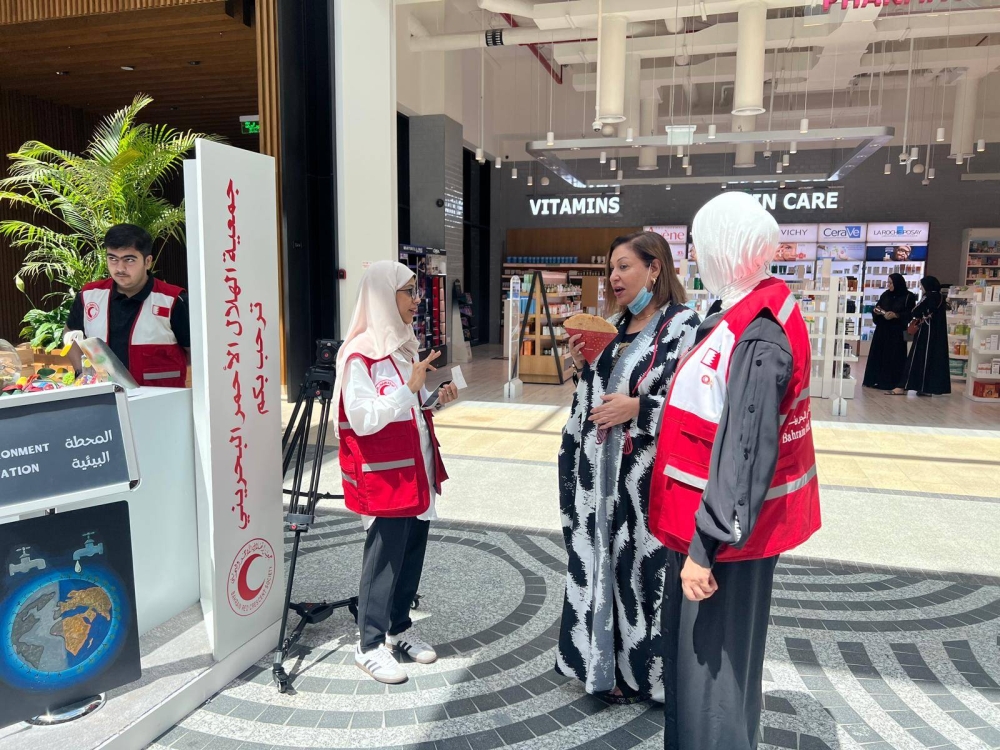 الهلال الأحمر ينظم فعالية في الأفنيوز بمناسبة اليوم العالمي للإسعافات الأولية والتغير المناخي