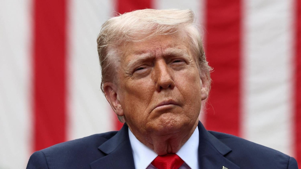 علامات مقلقة على وجه ترامب وجسده.. هل الأزمة الصحية أخطر مما يُقال؟