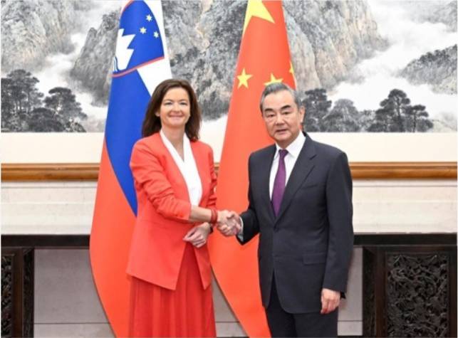 الصين وسلوفينيا تتعهدان بتعزيز العلاقات السياسية والاقتصادية