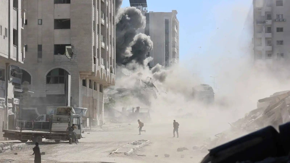 الجيش الإسرائيلي يدمر &laquo;برج الكوثر&raquo; في غزة (صور)