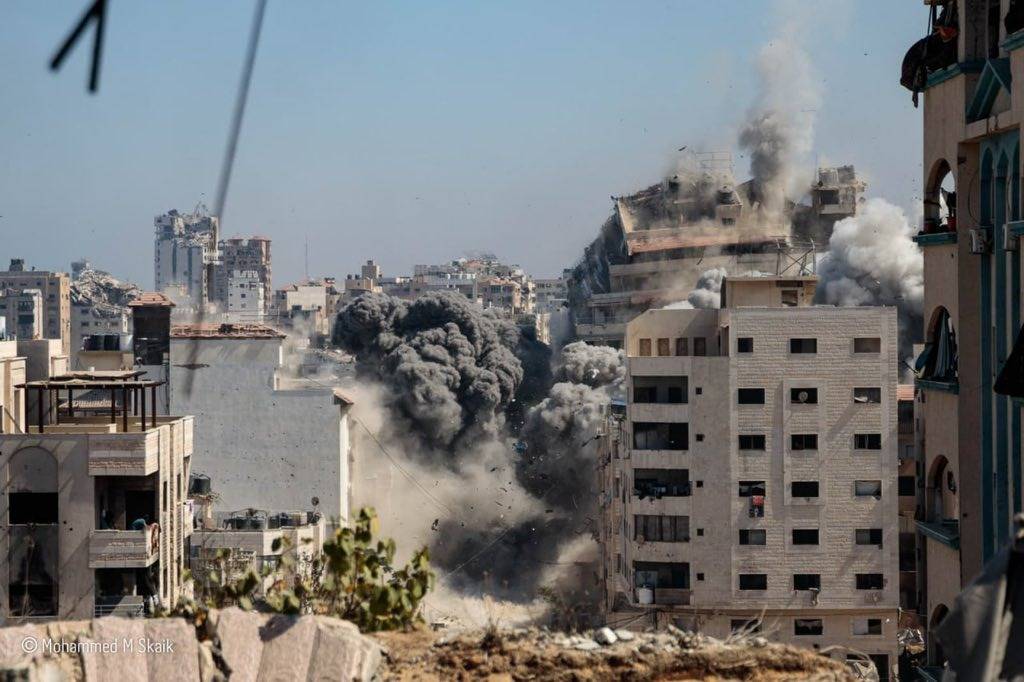 الجيش الإسرائيلي يدمر &laquo;برج الكوثر&raquo; في غزة (صور)