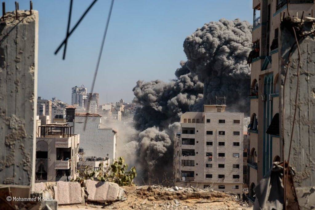 الجيش الإسرائيلي يدمر &laquo;برج الكوثر&raquo; في غزة (صور)