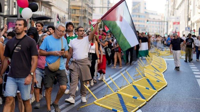 عرقلت سباق الدراجات.. رئيس وزراء إسبانيا يشيد بتظاهرات مؤيدة لغزة