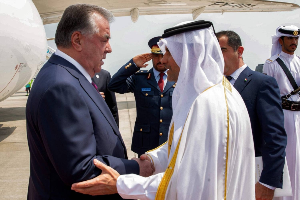 توافد قادة دول عربية وإسلامية إلى الدوحة للمشاركة في القمة العربية الإسلامية