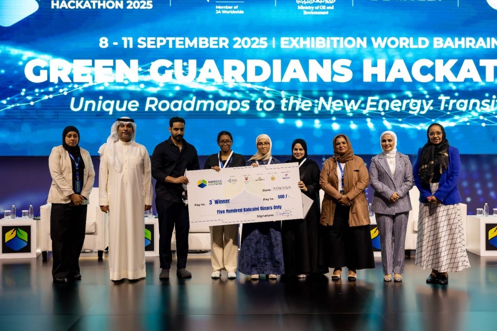 جامعة البحرين للتكنولوجيا ترفع اسم البحرين عاليًا بفوز طلبتها بالمركز الثالث في Green Guardians Hackathon