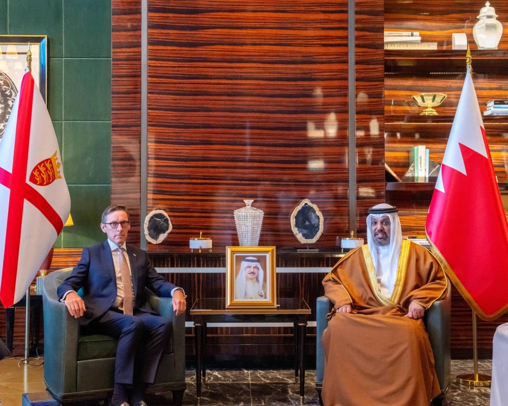 وزير المالية: مواصلة تعزيز الشراكة الاقتصادية والاستثمارية بين البحرين وجيرسي
