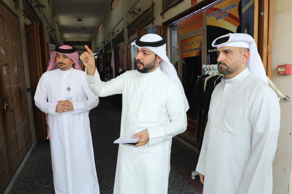 بلدية المنطقة الجنوبية تقوم بحملة شاملة للأمن والسلامة في السوق الشعبي