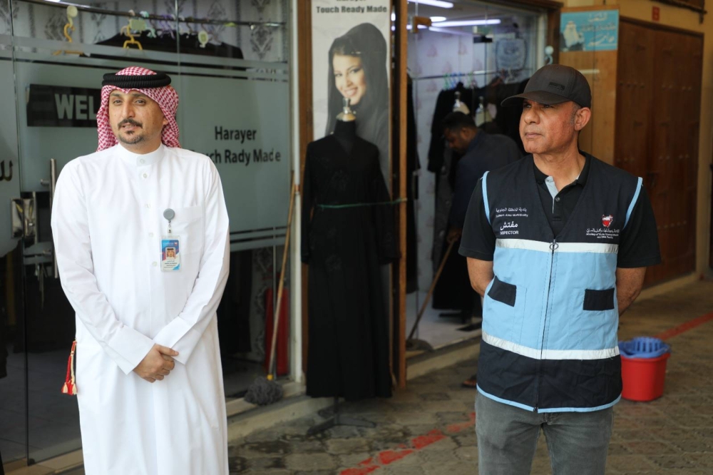 بلدية المنطقة الجنوبية تقوم بحملة شاملة للأمن والسلامة في السوق الشعبي