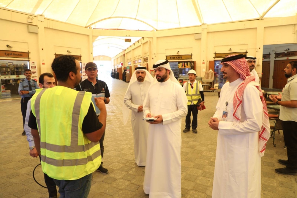 بلدية المنطقة الجنوبية تقوم بحملة شاملة للأمن والسلامة في السوق الشعبي