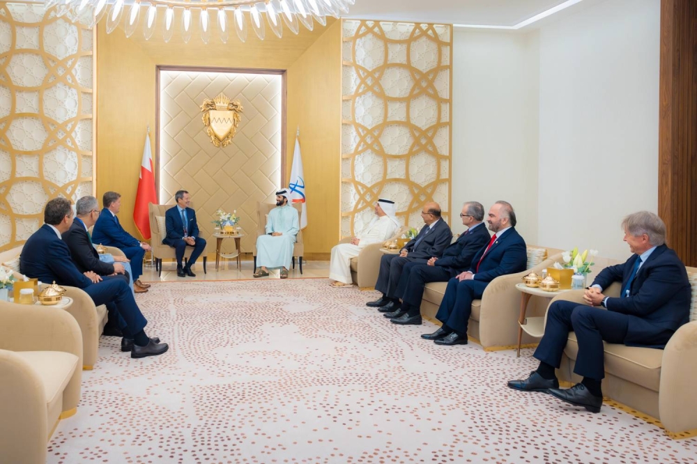 ناصر بن حمد يستقبل الرئيس التنفيذي لشركة "شلمبرجير"