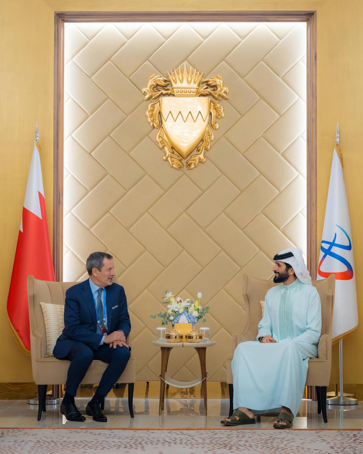 ناصر بن حمد يستقبل الرئيس التنفيذي لشركة "شلمبرجير"