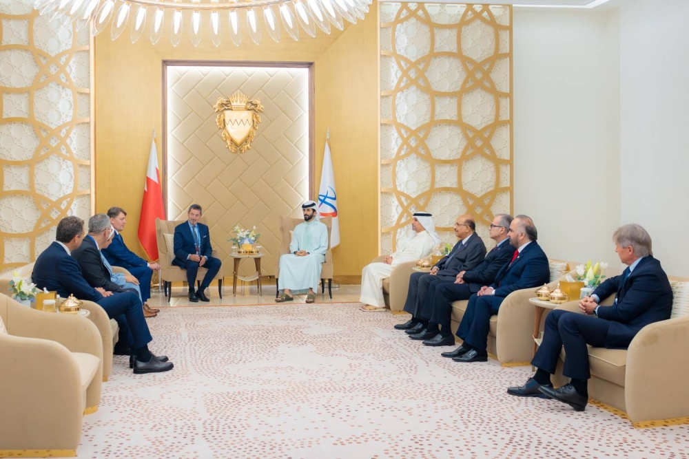 ناصر بن حمد يستقبل الرئيس التنفيذي لشركة "شلمبرجير"