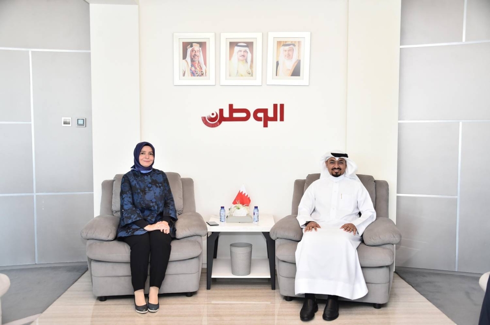 رئيس تحرير "الوطن" يستقبل السفيرة التركية في البحرين