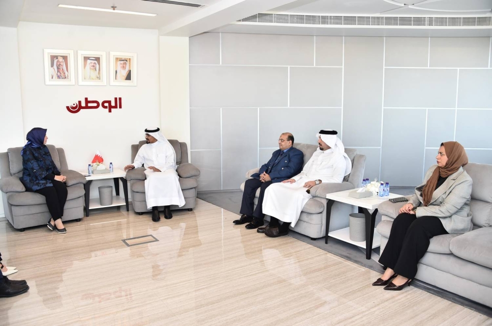 رئيس تحرير "الوطن" يستقبل السفيرة التركية في البحرين