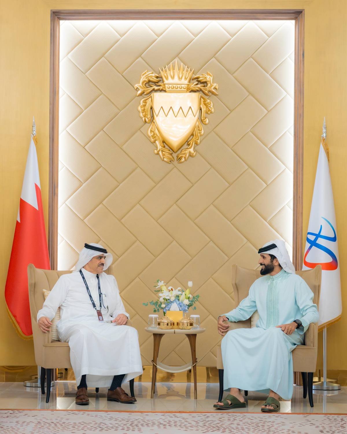 ناصر بن حمد يستقبل رئيس التنقيب والإنتاج بشركة أرامكو السعودية ناصر النعيمي