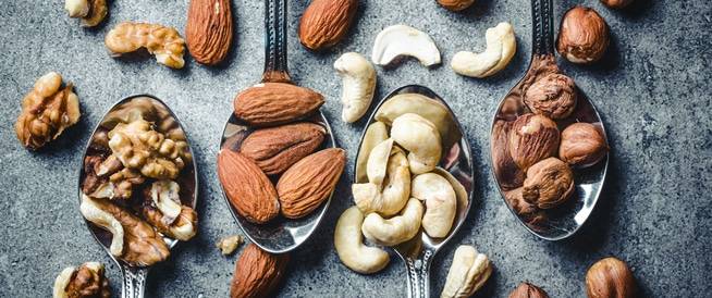 من صحة القلب إلى نضارة البشرة.. ماذا يفعل تناول المكسرات بجسمك؟