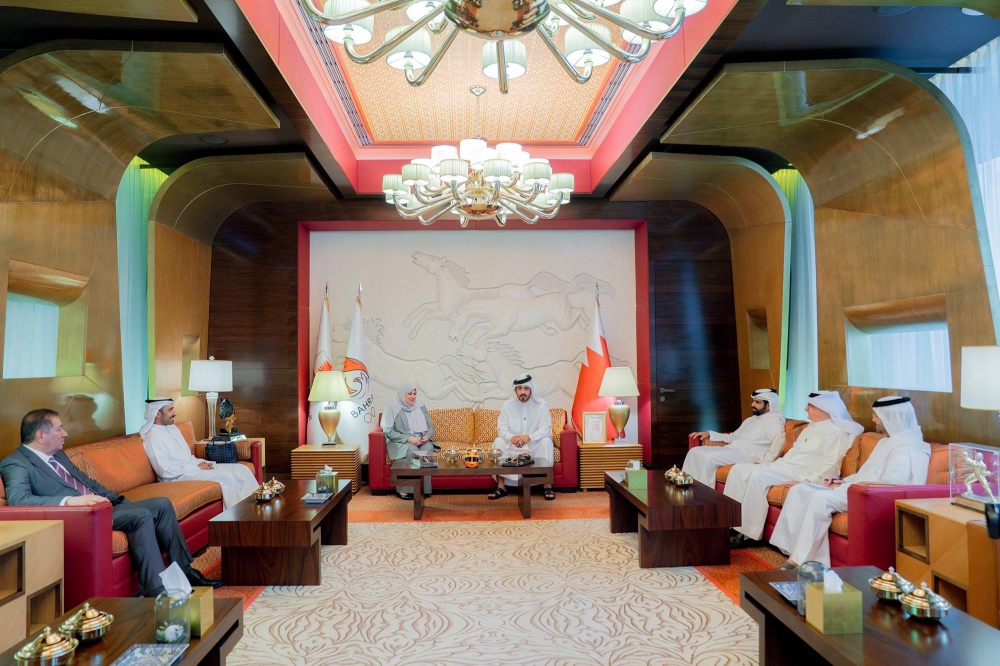 خالد بن حمد شهد التوقيع الهيئة العامة للرياضة توقع اتفاقية لبناء مبنى خدمات لنادي المعامير