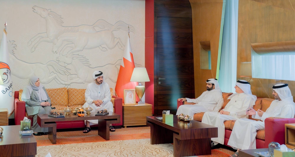 خالد بن حمد شهد التوقيع الهيئة العامة للرياضة توقع اتفاقية لبناء مبنى خدمات لنادي المعامير