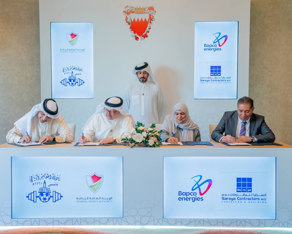 خالد بن حمد شهد التوقيع الهيئة العامة للرياضة توقع اتفاقية لبناء مبنى خدمات لنادي المعامير