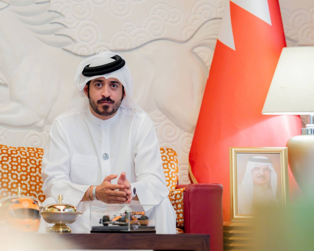 خالد بن حمد شهد التوقيع الهيئة العامة للرياضة توقع اتفاقية لبناء مبنى خدمات لنادي المعامير