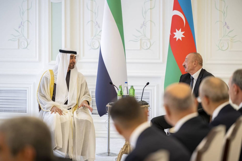 رئيس الإمارات يبحث مع نظيره الأذربيجاني سبل تعزيز التعاون