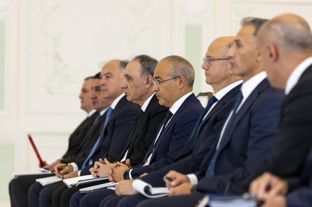 رئيس الإمارات يبحث مع نظيره الأذربيجاني سبل تعزيز التعاون